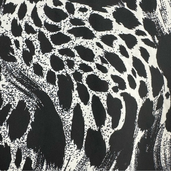 Arna York Collection Bella Overlay Top Black Animal Print Size 18 20 - Picture 2 of 7